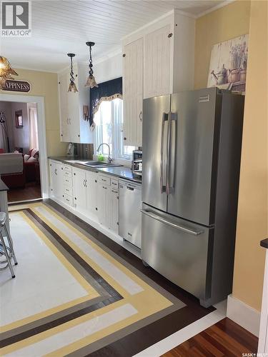 625 Centre Street, Shaunavon, SK - Indoor Photo Showing Kitchen