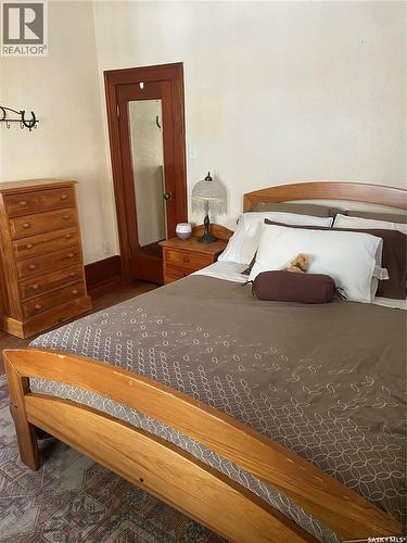 625 Centre Street, Shaunavon, SK - Indoor Photo Showing Bedroom