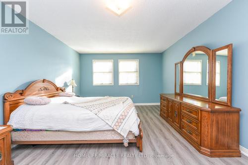 2291 Marzipan Court, Mississauga, ON - Indoor Photo Showing Bedroom