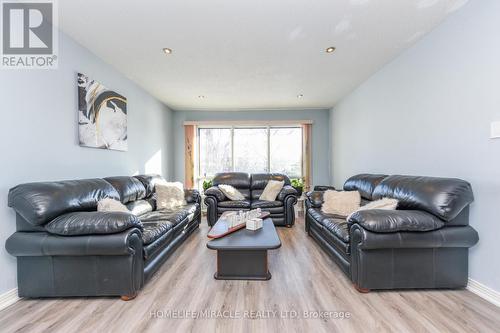 2291 Marzipan Court, Mississauga, ON - Indoor Photo Showing Living Room