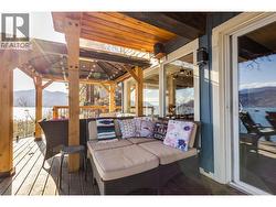 633 sq ft Lower Deck - 