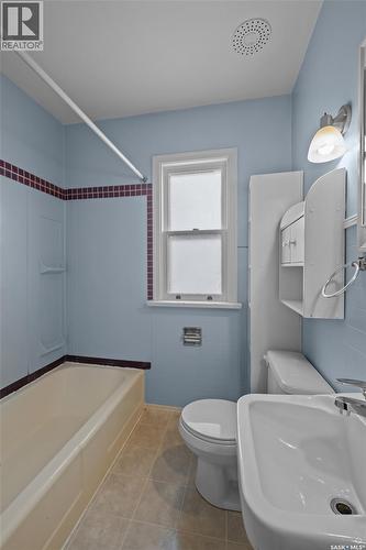 332 11Th Street E, Prince Albert, SK - Indoor Photo Showing Bathroom