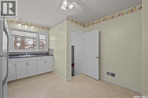 332 11Th Street E, Prince Albert, SK - Indoor Photo Showing Other Room
