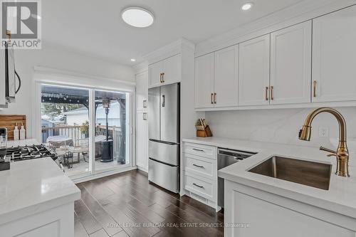 194 Crockett Street, Hamilton, ON - Indoor Photo Showing Kitchen