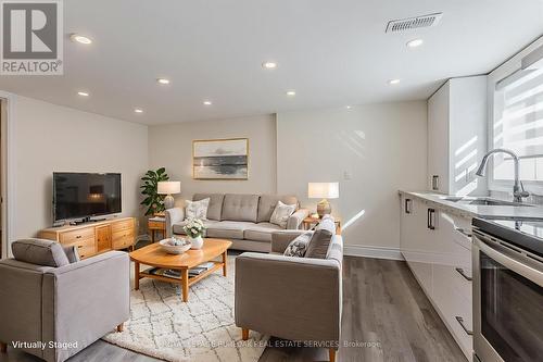 194 Crockett Street, Hamilton, ON - Indoor Photo Showing Living Room