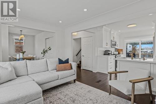 194 Crockett Street, Hamilton, ON - Indoor Photo Showing Living Room