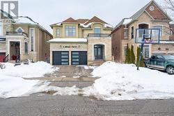 11 NORANDA CRESCENT  Brampton, ON L6Y 0M7