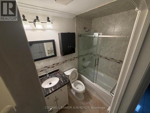 1622 Bristol Road W, Mississauga, ON - Indoor Photo Showing Bathroom
