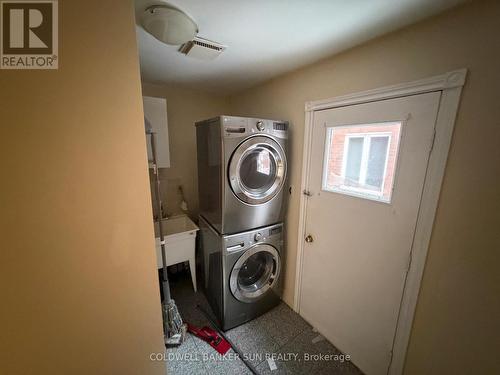 1622 Bristol Road W, Mississauga, ON - Indoor Photo Showing Laundry Room