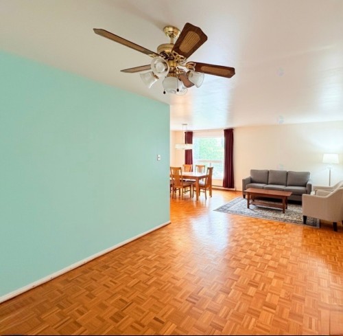 Salon - 4455 Rue Jolicoeur, Dollard-Des-Ormeaux, QC - Indoor