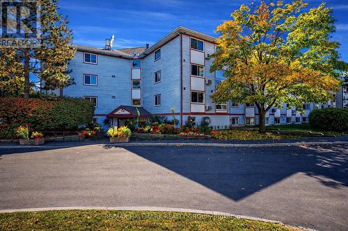 302 - 318 LORRY GREENBERG DRIVE  Ottawa, ON K1T 2R5