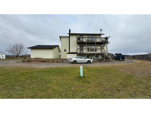 - Des Loisirs, Lac Baker, NB 