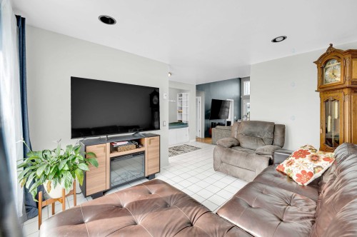 Salle familiale - 374 Boul. De La Salette, Saint-Jérôme, QC - Indoor Photo Showing Living Room