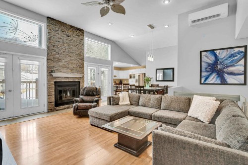 Salon - 374 Boul. De La Salette, Saint-Jérôme, QC - Indoor Photo Showing Living Room With Fireplace