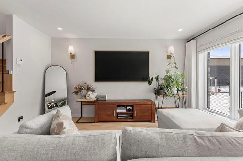 Salon - 71 Rue De Ronsard, Saint-Constant, QC - Indoor Photo Showing Living Room