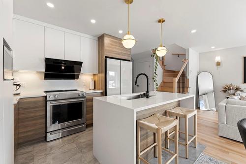 Vue d'ensemble - 71 Rue De Ronsard, Saint-Constant, QC - Indoor Photo Showing Kitchen With Upgraded Kitchen