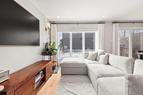 Salon - 71 Rue De Ronsard, Saint-Constant, QC - Indoor Photo Showing Living Room
