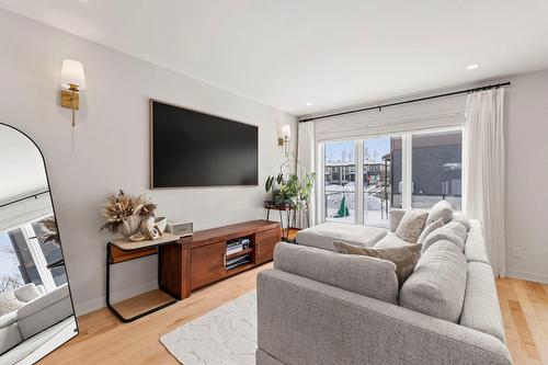 Salon - 71 Rue De Ronsard, Saint-Constant, QC - Indoor Photo Showing Living Room