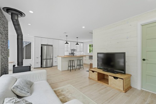 Living Room - 573 Rue Des Mésanges, Saint-Colomban, QC - Indoor Photo Showing Living Room