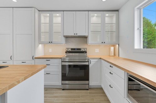 Kitchen - 573 Rue Des Mésanges, Saint-Colomban, QC - Indoor Photo Showing Kitchen With Upgraded Kitchen