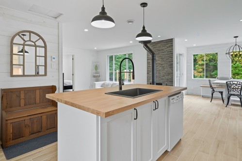 Kitchen - 573 Rue Des Mésanges, Saint-Colomban, QC - Indoor Photo Showing Kitchen With Upgraded Kitchen