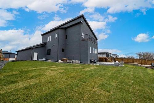 212 River Trail Dr, West St Paul, MB 