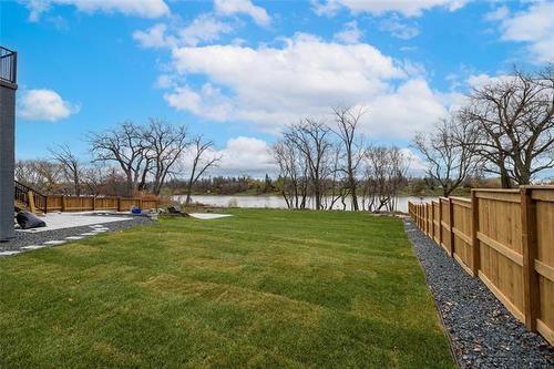 212 River Trail Dr, West St Paul, MB 