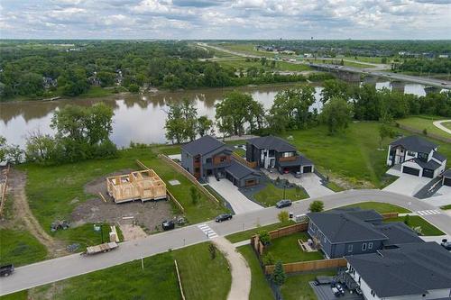 212 River Trail Dr, West St Paul, MB 