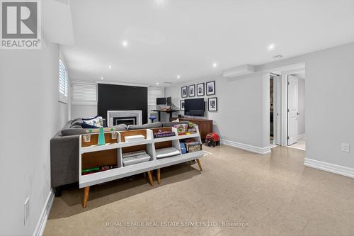 9 Ashton Manor, Toronto, ON - Indoor