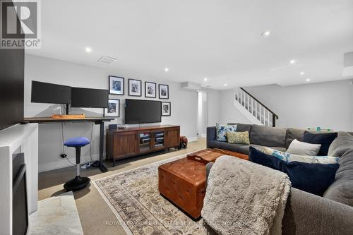 9 Ashton Manor, Toronto, ON - Indoor