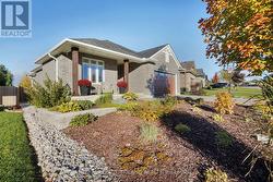 Great Curb Appeal! - 