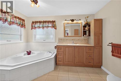 223 Glenvalley Drive, Cambridge, ON - Indoor Photo Showing Bathroom