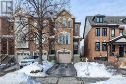 138 MANITOBA STREET  Toronto, ON M8Y 1E3