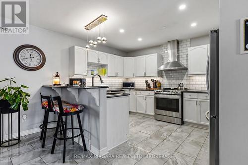 865 Canada Drive, Fort Erie (Lakeshore), ON - Indoor Photo Showing Kitchen With Upgraded Kitchen