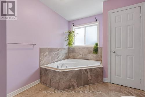 865 Canada Drive, Fort Erie (Lakeshore), ON - Indoor Photo Showing Bathroom