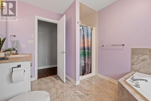 865 Canada Drive, Fort Erie (Lakeshore), ON - Indoor Photo Showing Bathroom