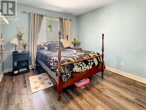 865 Canada Drive, Fort Erie (Lakeshore), ON - Indoor Photo Showing Bedroom