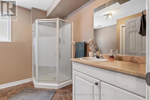 865 Canada Drive, Fort Erie (Lakeshore), ON - Indoor Photo Showing Bathroom