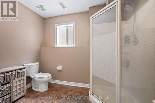865 Canada Drive, Fort Erie (Lakeshore), ON - Indoor Photo Showing Bathroom