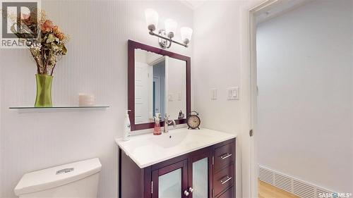29 Latta Street, Regina, SK - Indoor Photo Showing Bathroom