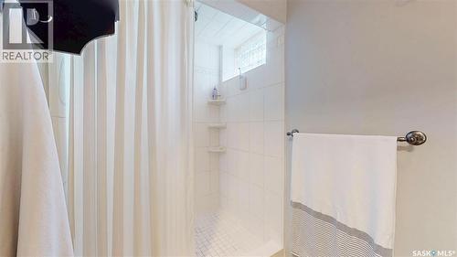29 Latta Street, Regina, SK - Indoor Photo Showing Bathroom