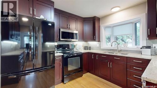 29 Latta Street, Regina, SK - Indoor Photo Showing Kitchen With Stainless Steel Kitchen With Upgraded Kitchen
