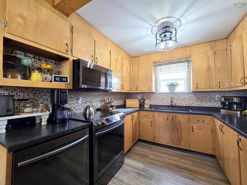 2816 Barronsfield Road, River Hebert, NS 