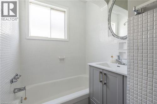 156 Adeline Avenue, Hamilton, ON - Indoor Photo Showing Bathroom