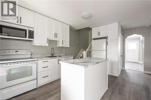 156 Adeline Avenue, Hamilton, ON - Indoor Photo Showing Kitchen