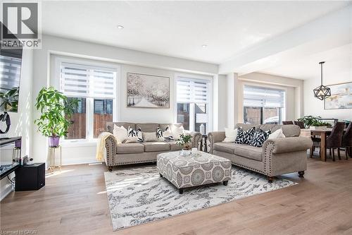 351 Chokecherry Crescent, Waterloo, ON - Indoor Photo Showing Living Room
