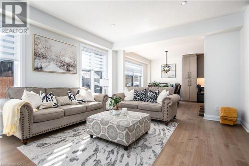 351 Chokecherry Crescent, Waterloo, ON - Indoor Photo Showing Living Room