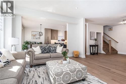 351 Chokecherry Crescent, Waterloo, ON - Indoor Photo Showing Living Room