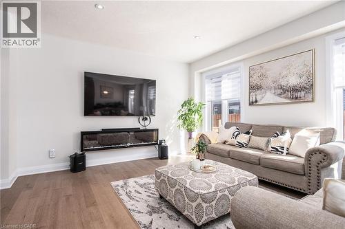 351 Chokecherry Crescent, Waterloo, ON - Indoor Photo Showing Living Room