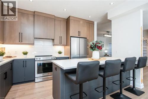 351 Chokecherry Crescent, Waterloo, ON - Indoor Photo Showing Kitchen With Upgraded Kitchen